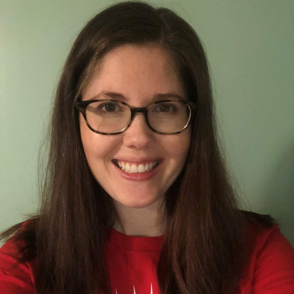 kelly trump headshot red shirt